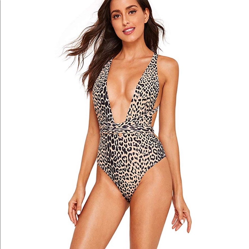Plunge leopard swimsuit NWOT